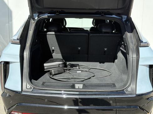 Certified 2024 Cadillac Lyriq Luxury AWD/4WD image 9