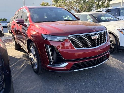 Used 2025 Cadillac XT6 Premium Luxury image 3