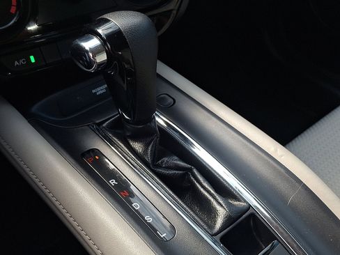 Used 2019 Honda HR-V LX image 14