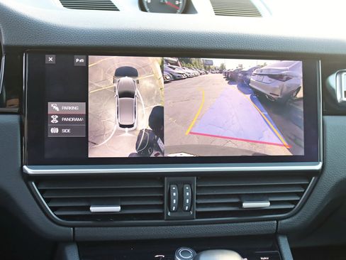 Used 2020 Porsche Cayenne Sport Utility 4D image 21