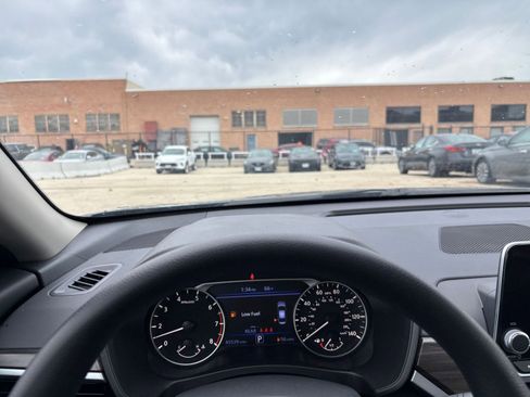 Used 2025 Nissan Altima 2.5 SV FWD image 33