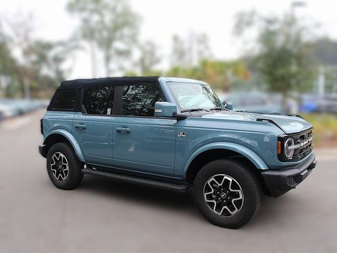 Used 2022 Ford Bronco Outer Banks image 11