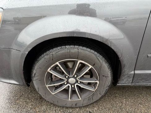 Used 2016 Dodge Grand Caravan SE image 13