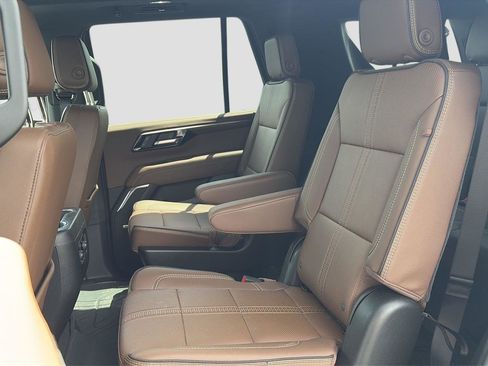 Used 2026 Chevrolet Tahoe High Country w/ Sun And Tow Package AWD/4WD image 12