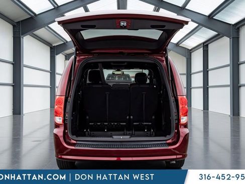 Used 2019 Dodge Grand Caravan SE FWD image 26