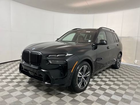 Used 2026 BMW X7 xDrive40i w/ M Sport Package AWD/4WD image 3