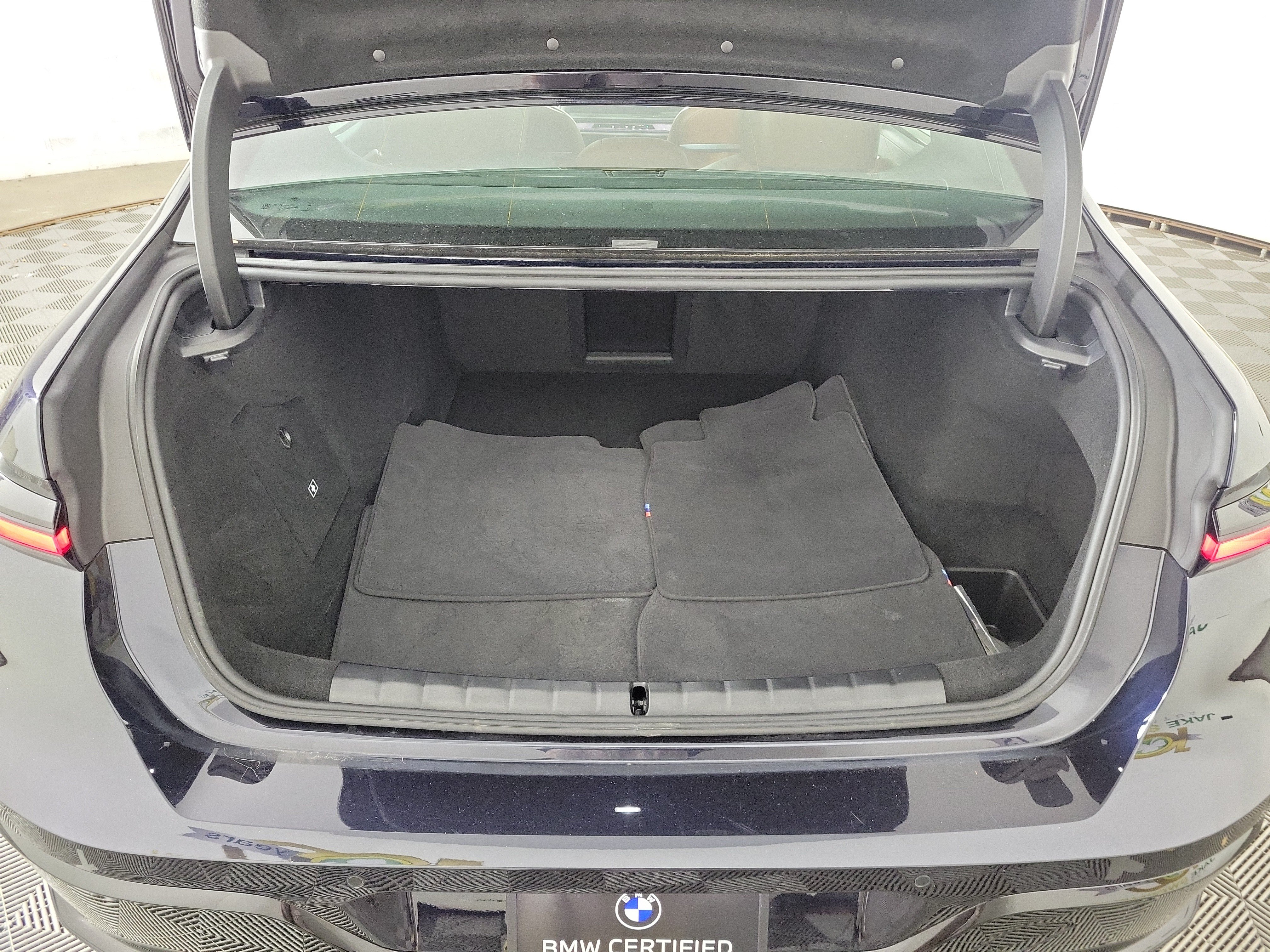 Certified 2024 BMW i7 xDrive60 w/ Executive Package AWD/4WD image 25