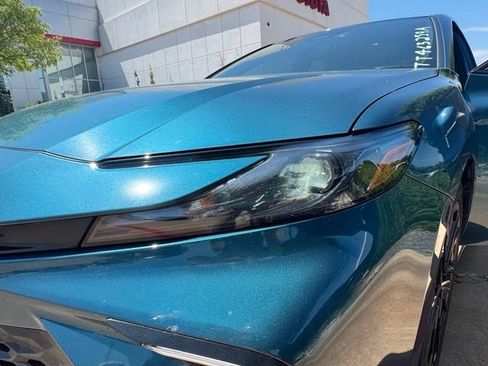 Used 2025 Toyota Camry SE w/ Convenience Package FWD image 9