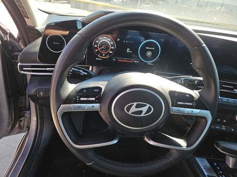 Used 2025 Hyundai Elantra SEL image 18