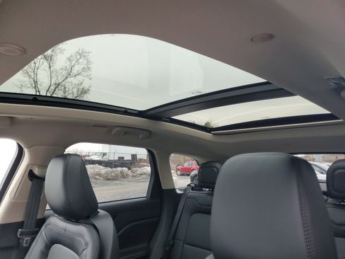 New 2026 Lincoln Corsair Premiere image 10