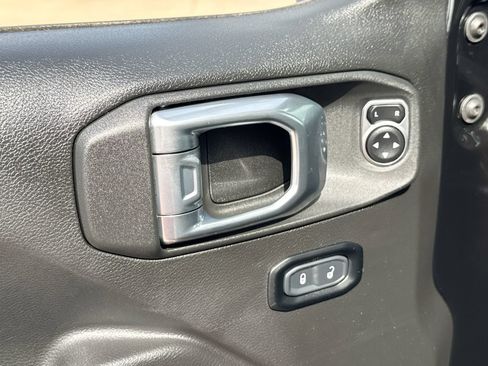 Used 2023 Jeep Gladiator Sport AWD/4WD image 13