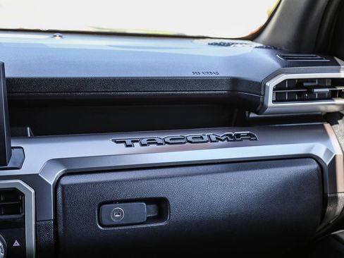 Certified 2025 Toyota Tacoma TRD Off-Road AWD/4WD image 21