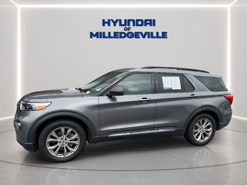Used 2021 Ford Explorer XLT w/ Equipment Group 202A RWD image 3
