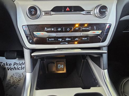 Used 2023 Ford Explorer XLT w/ Equipment Group 202A AWD/4WD image 26