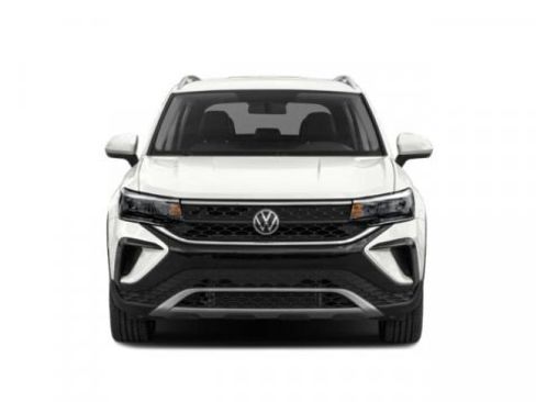 Used 2023 Volkswagen Taos SE w/ Panoramic Sunroof Package AWD/4WD image 4