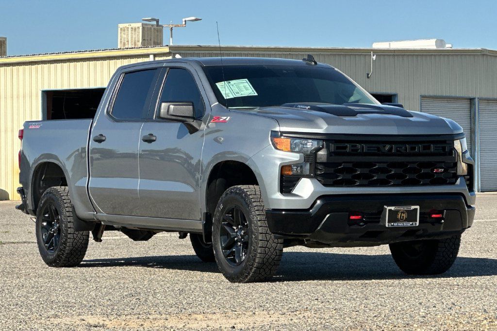 Used 2025 Chevrolet Silverado 1500 Custom Trail Boss AWD/4WD image 2