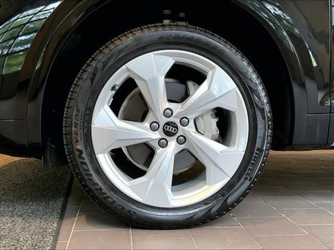 Certified 2025 Audi Q5 2.0T Premium Plus w/ Premium Plus Package AWD/4WD image 9