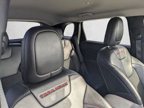 Used 2022 Jeep Cherokee Trailhawk AWD/4WD image 16