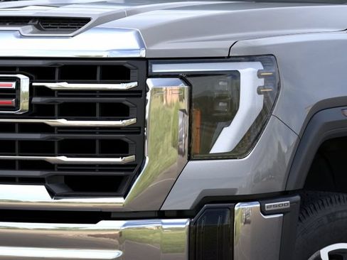 New 2026 GMC Sierra 2500 SLE w/ Preferred Package AWD/4WD image 10