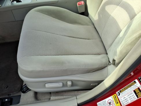 Used 2010 Toyota Camry LE FWD image 25
