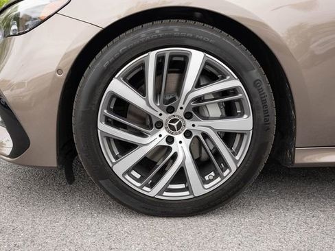 Used 2025 Mercedes-Benz E 350 4MATIC Sedan image 5