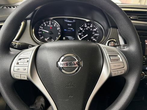 Used 2014 Nissan Rogue SV image 21