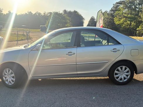Used 2006 Toyota Camry XLE FWD image 3