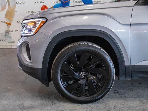 Used 2025 Volkswagen Atlas SE w/ Black Wheel Package image 15