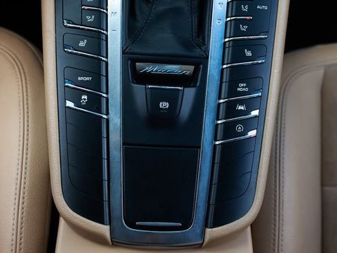 Used 2017 Porsche Macan AWD/4WD image 43