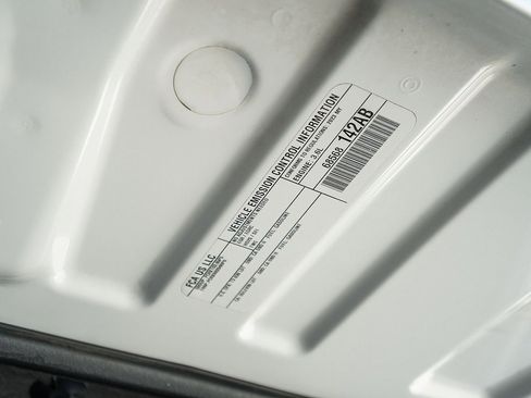 Used 2023 Jeep Grand Cherokee Limited w/ Black Appearance Package image 30