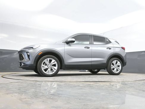 Used 2025 Buick Encore GX Preferred AWD/4WD image 40