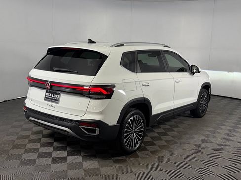Used 2026 Volkswagen Taos SE FWD image 8