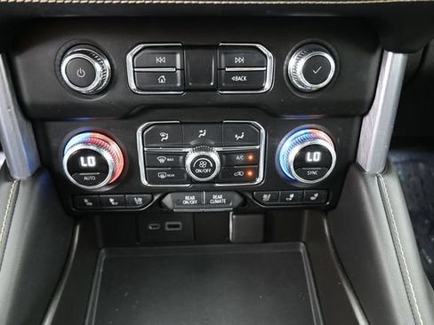 Used 2021 GMC Yukon SLT w/ SLT Luxury Plus Package RWD image 9