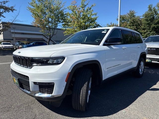 Used 2023 Jeep Grand Cherokee L Limited w/ Luxury Tech Group II AWD/4WD image 3