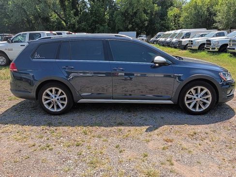 Used 2017 Volkswagen Golf Alltrack S AWD/4WD image 4