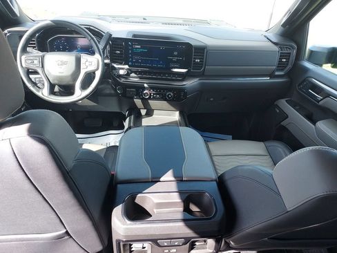 Used 2025 Chevrolet Silverado 2500 ZR2 w/ Technology Package AWD/4WD image 10