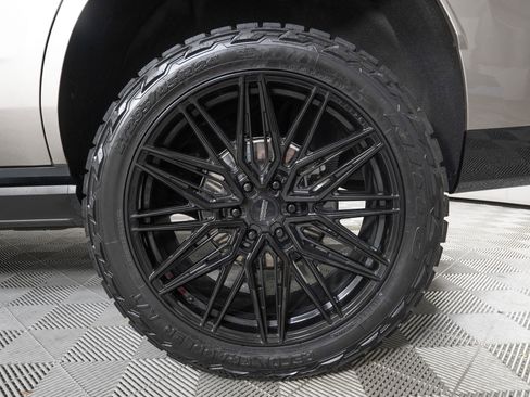 Used 2025 Cadillac Escalade Sport Platinum w/ LPO, ONYX Package image 37