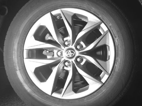 Used 2024 Toyota Sienna XLE FWD image 15