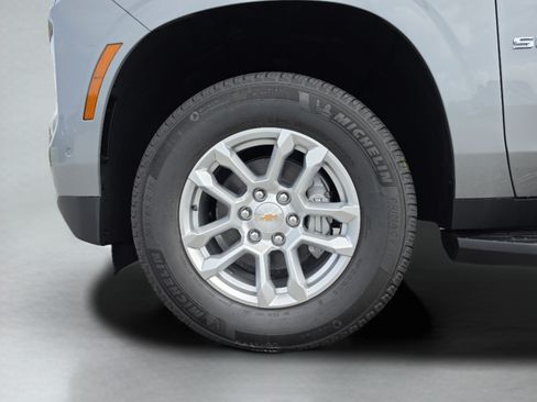 New 2026 Chevrolet Suburban LT w/ Comfort Package AWD/4WD image 43