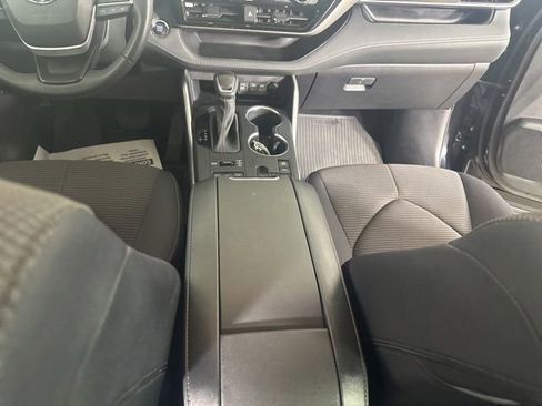 Used 2023 Toyota Highlander LE AWD/4WD image 22