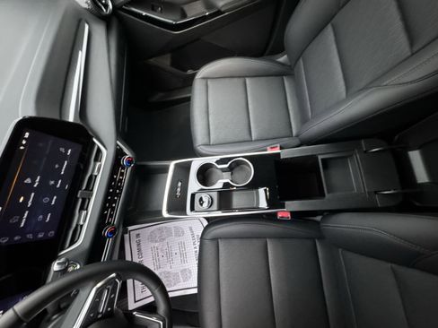 Used 2026 Chevrolet Equinox LT w/ Convenience Package II image 36