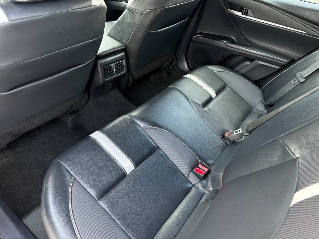 Used 2025 Toyota Camry SE FWD image 11