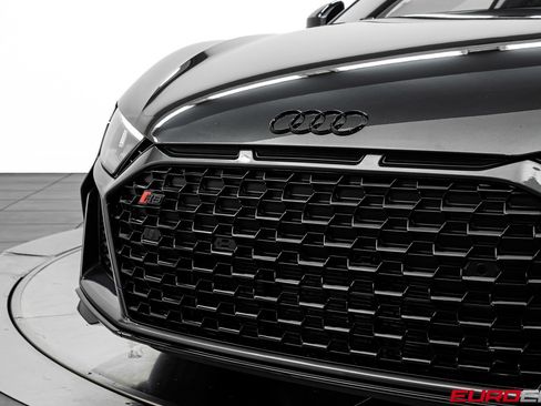 Used 2021 Audi R8 V10 w/ Premium Package RWD image 11