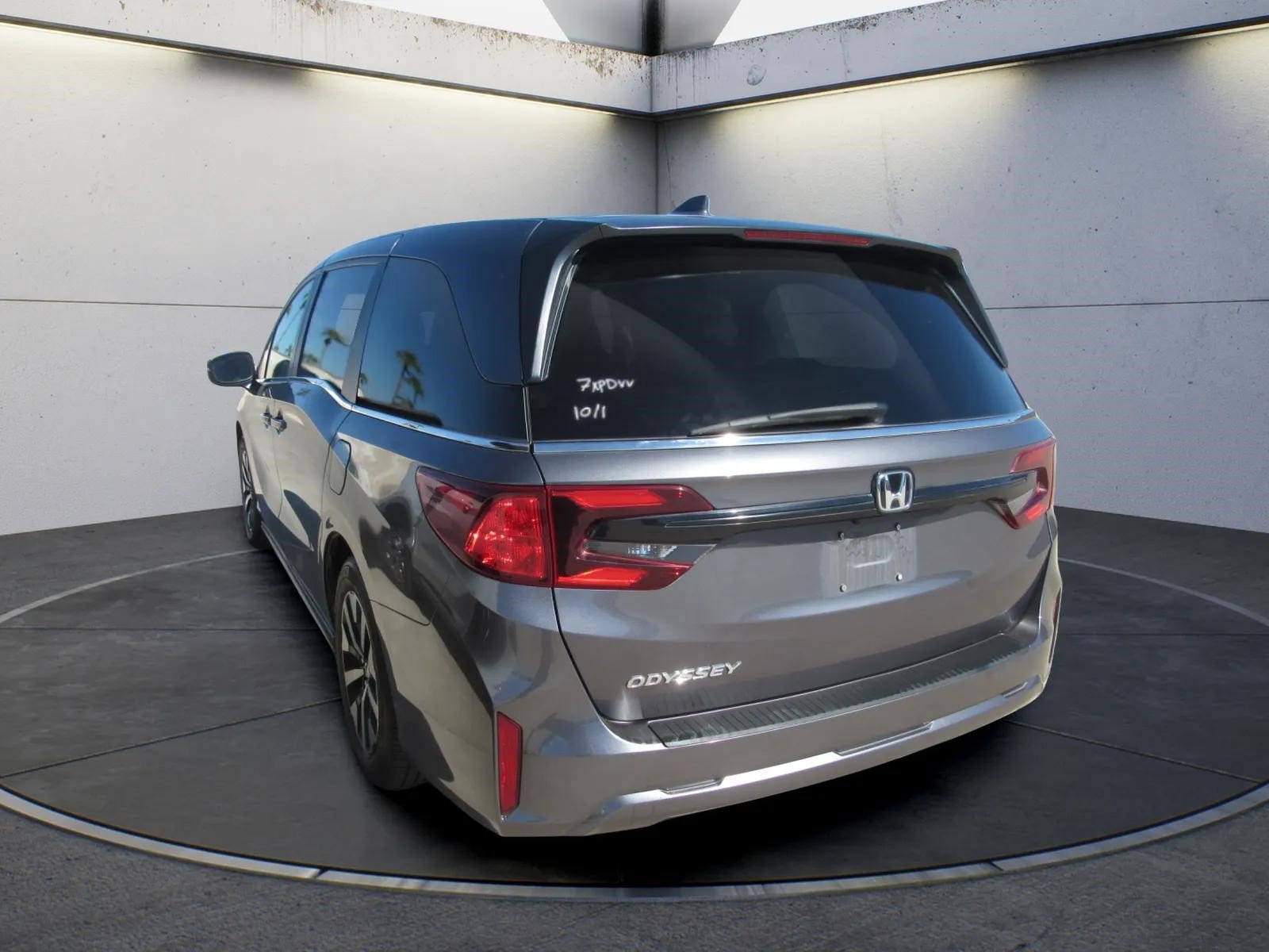 Used 2025 Honda Odyssey EX-L image 4