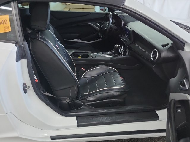 Used 2022 Chevrolet Camaro LT RWD image 11