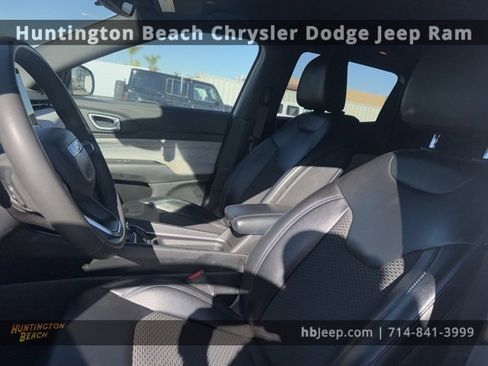 Used 2023 Jeep Compass Latitude image 9