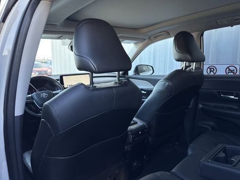 Used 2024 Toyota Grand Highlander Limited image 31