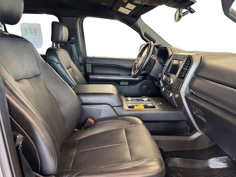 Used 2018 Ford Expedition Max XLT w/ Equipment Group 202A AWD/4WD image 17