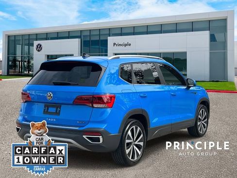 Used 2022 Volkswagen Taos SE w/ Panoramic Sunroof Package image 4