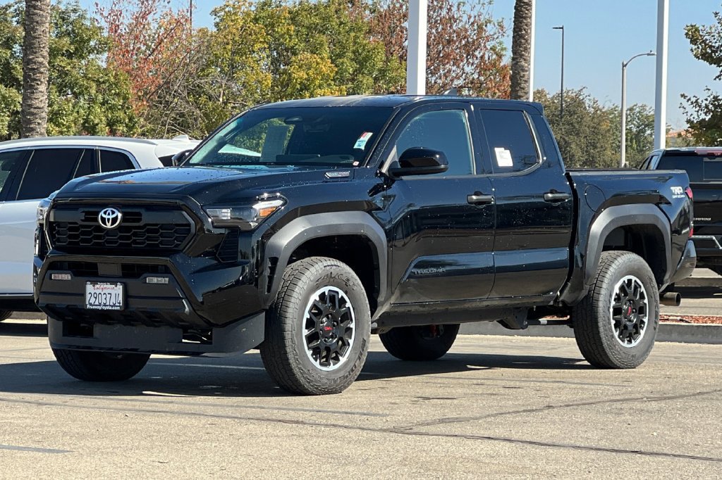 Certified 2025 Toyota Tacoma TRD Off-Road AWD/4WD image 10